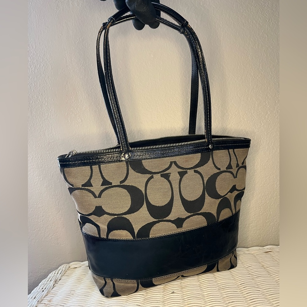 Vintage khaki/classic Coach Leather Purse